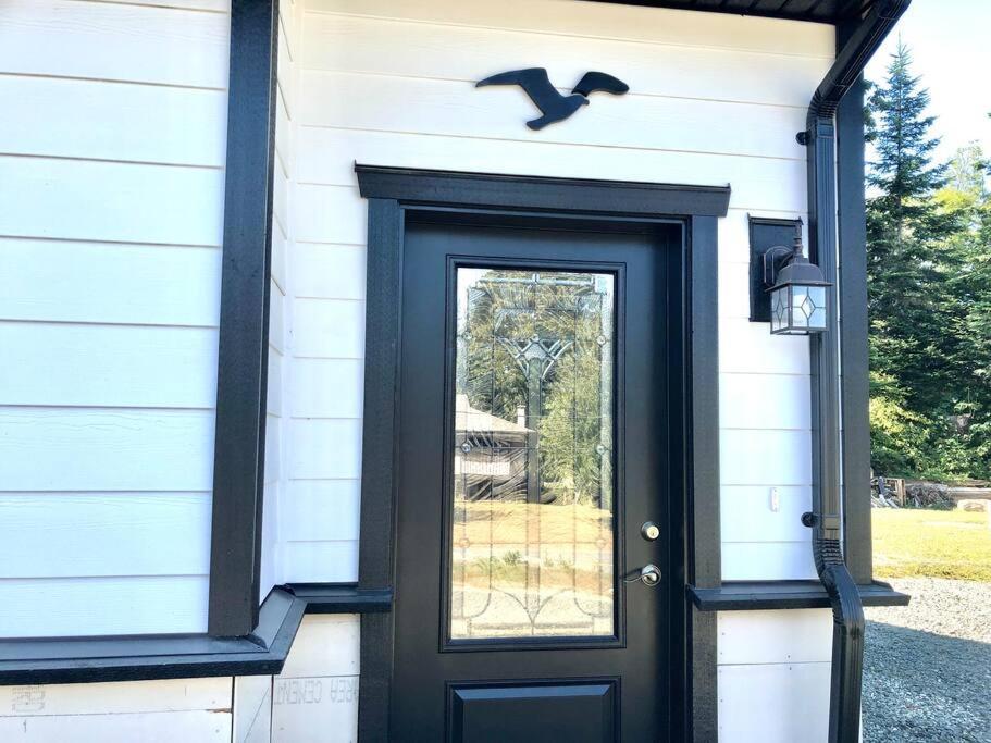 Seagull Studio Vacation Suite Sooke Bagian luar foto